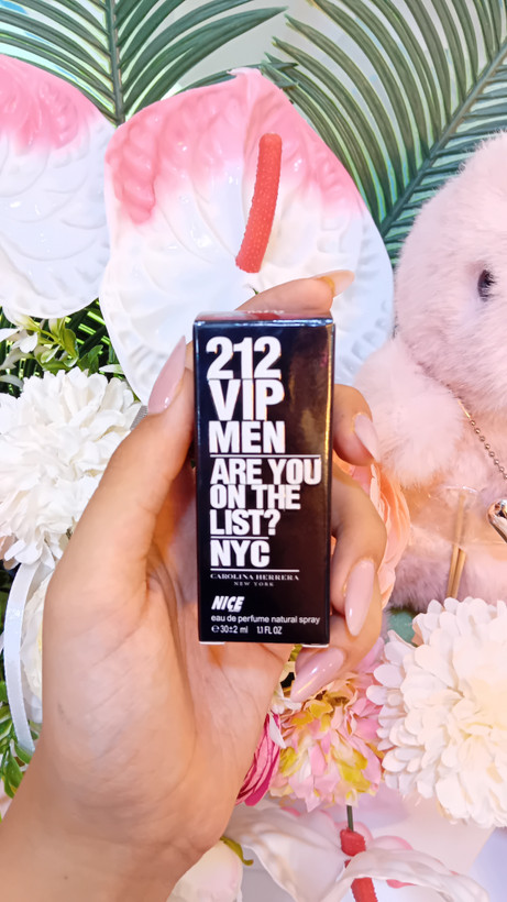 ادکلن ۳۰ میل 212 vip men🔥✨️
